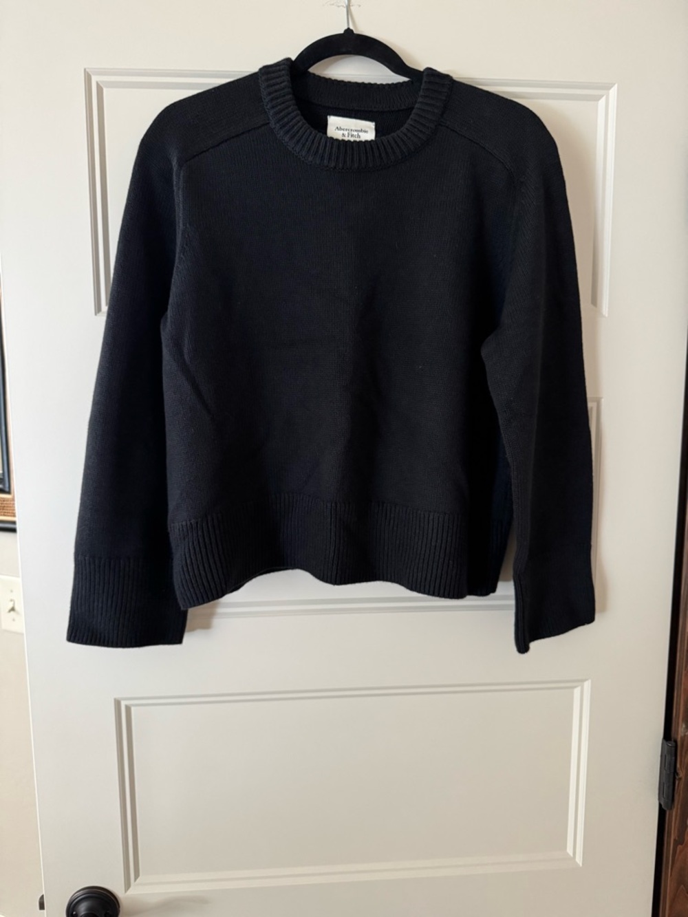 🖤 a&f 🖤 the madeline crew neck sweater - size s - great condition!!